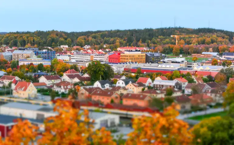 Ett foto över Kungsbacka stad som är taget från hög höjd. 